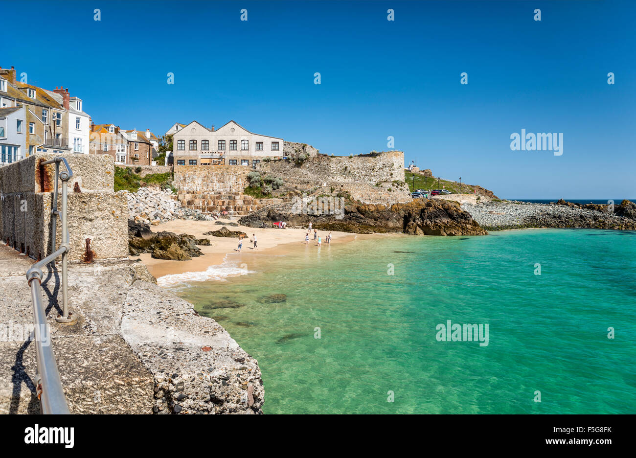 Bamaluz Beach of St.Ives, vom Smeatons Pier aus gesehen, Cornwall, England, Großbritannien Stockfoto