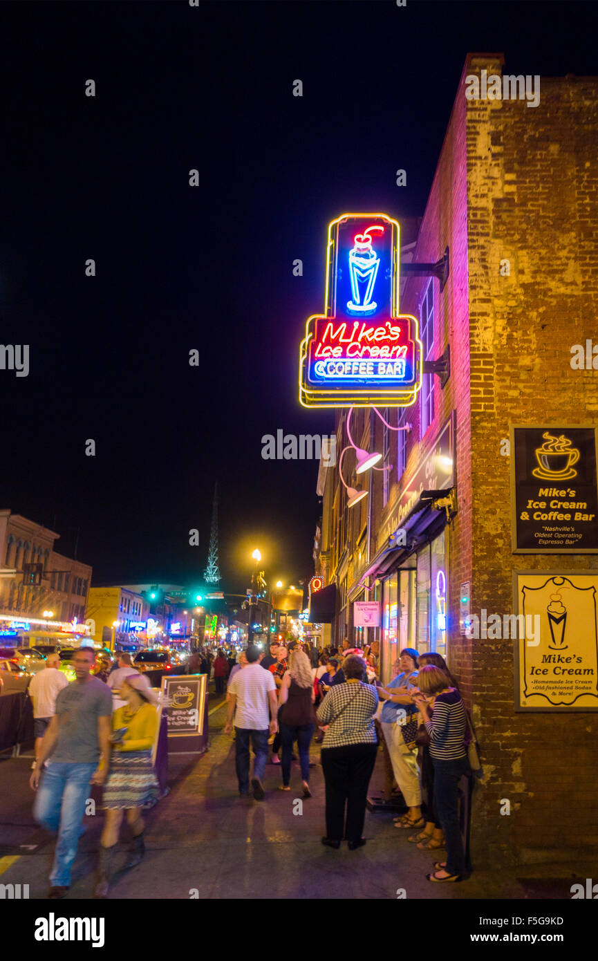 Honky Tonk Zeile in Nashville Tennessee TN Bar neon Stockfoto