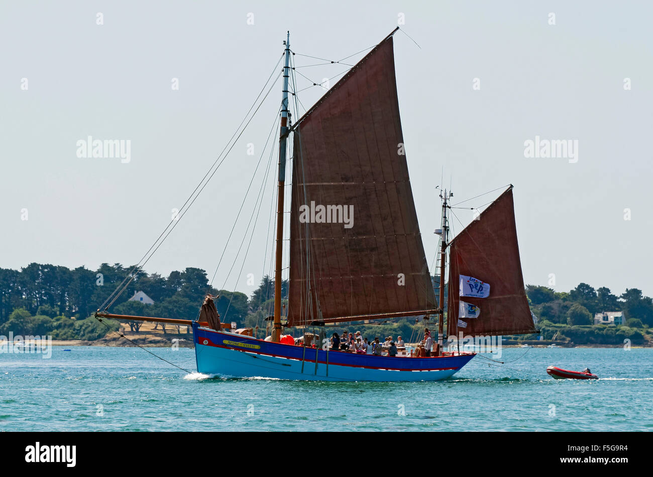 Schließen geschleppte klassische bretonische Gaff rigged Makrelen angeln Boot segeln Stockfoto