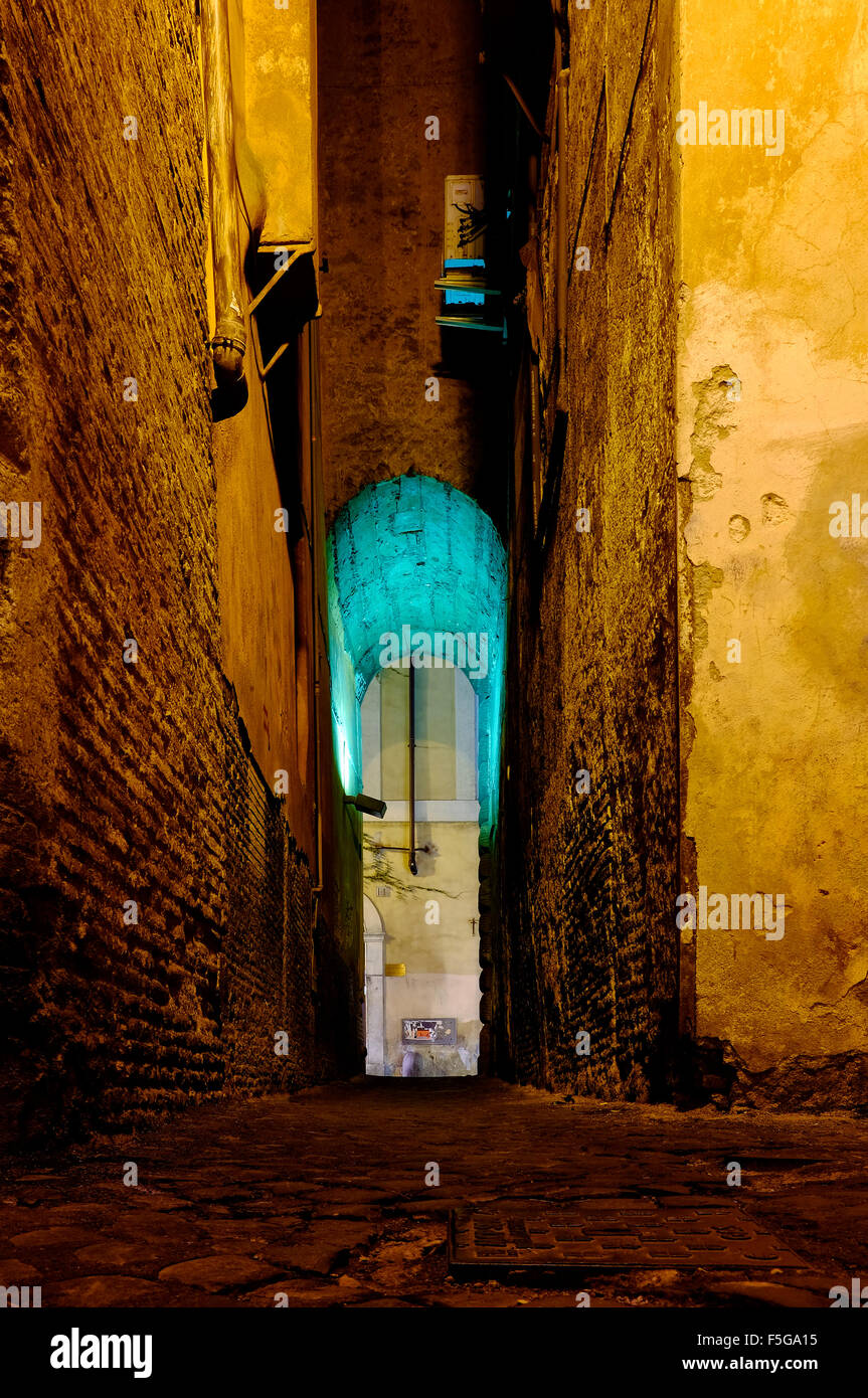 Vicolo di San Trifone, die kleinste Gasse in Rom, Italien Stockfoto