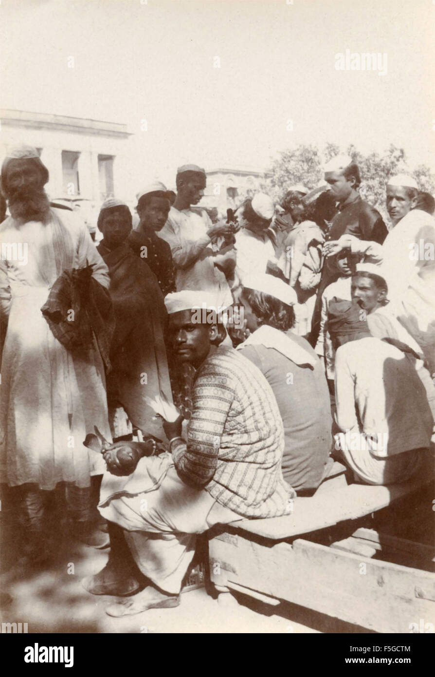 Gruppe von Männern auf der Straße, Indien Stockfoto