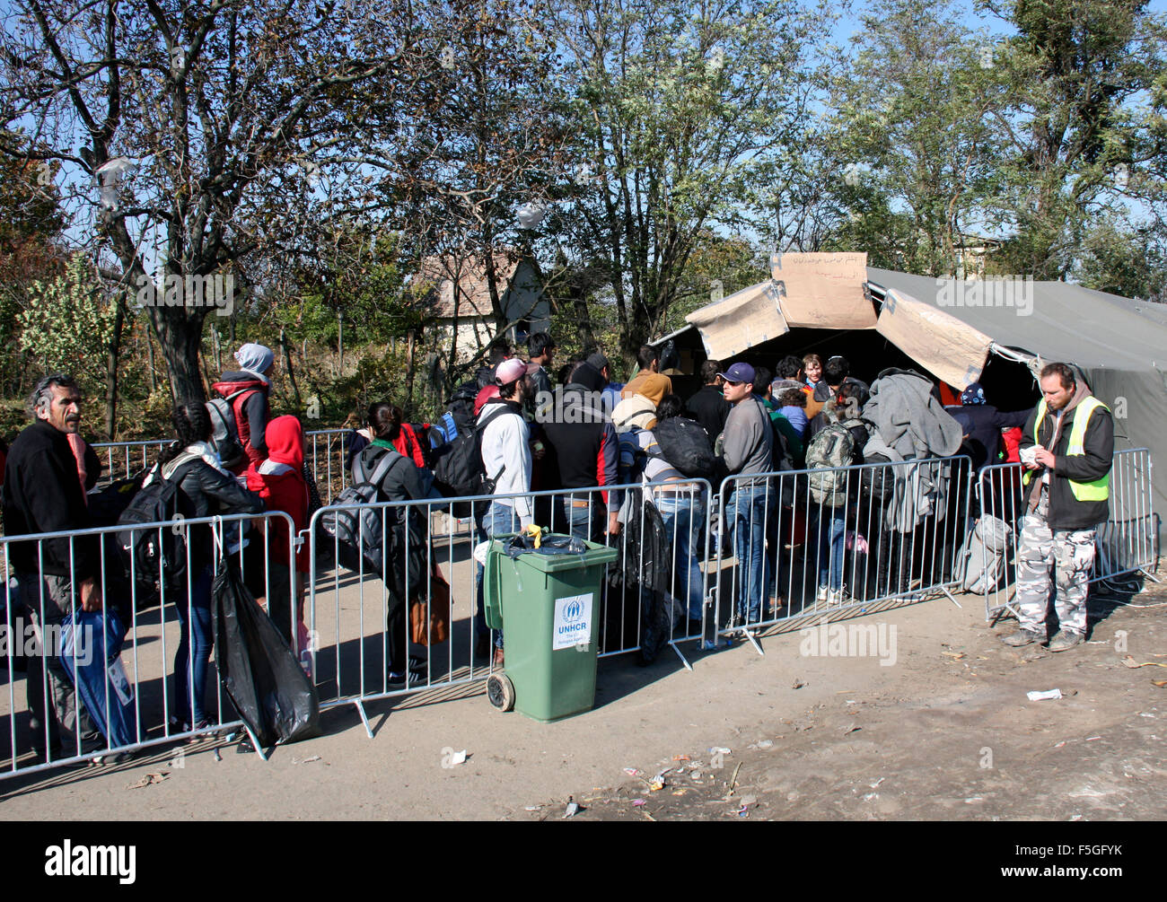 Tschechische Team von Freiwilligen auf Serbokroatisch Grenze Berkasovo - Bapska, wo Tausende von Migranten letzte Woche stecken für 5 Wochen gearbeitet haben. Bild ist von 30. Oktober 2015. (Foto/Sarka Mrazova CTK) Stockfoto