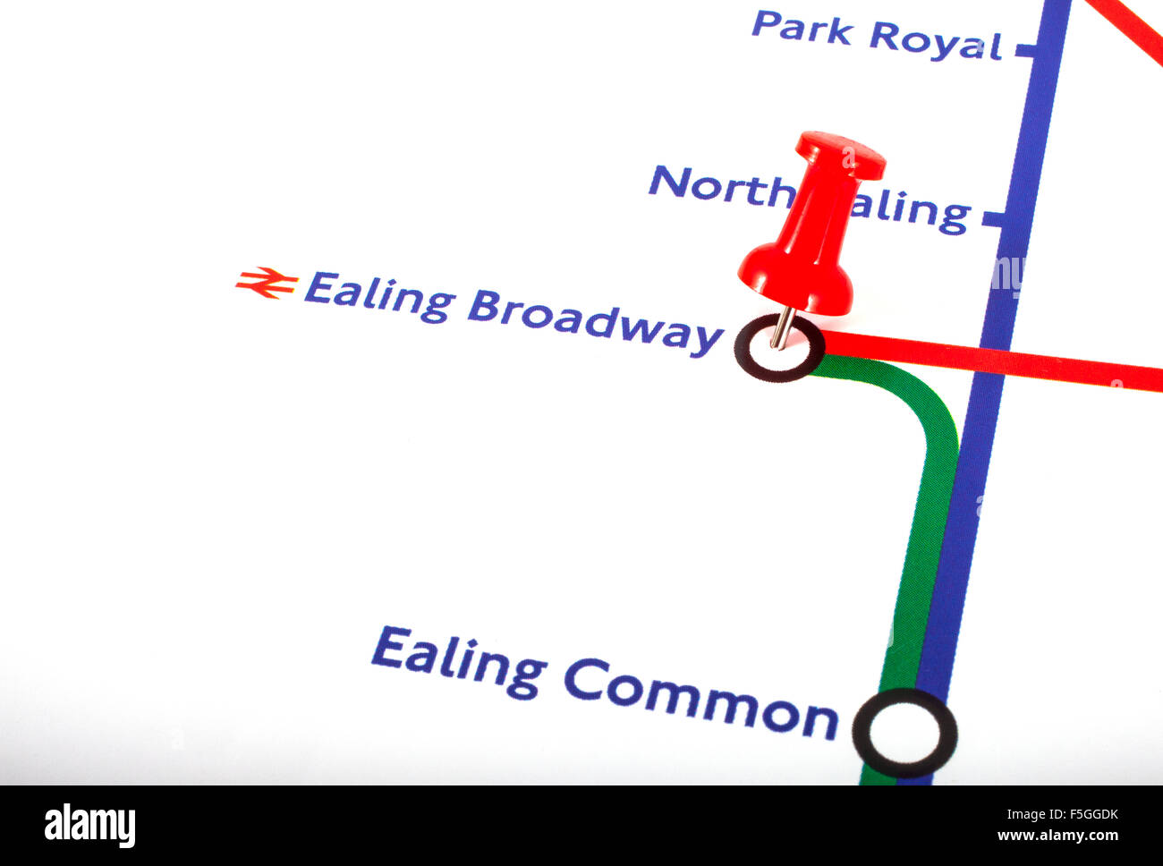 LONDON, UK - 1. November 2015: Eine Karte Pin markieren die Position der Ealing Broadway Station London Underground, auf Karte 1. Nr. Stockfoto