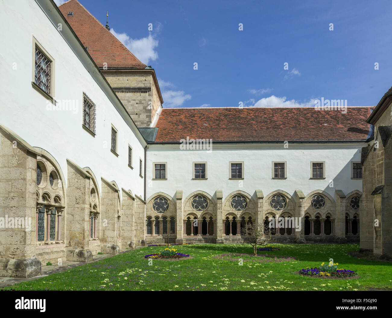 Kreuzgang Innenhof, Zisterzienser Abtei Heiligenkreuz, Lower Austria, Austria Stockfoto