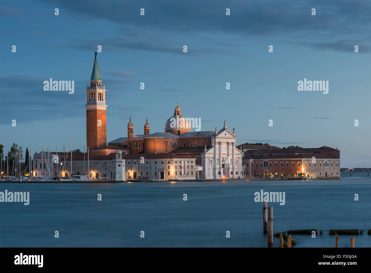 Insel San Giorgio Maggiore mit Kloster und Kirche, Abendlicht, Bacino di San Marco, die Lagune von Venedig, Venedig, Venezia, Italien Stockfoto