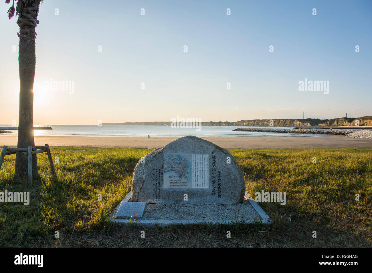Denkmal der Umfrage Tadataka Ino am Byobugaura, Choshi Marina Beach, Choshi City, Chiba Präfektur, Japan Stockfoto