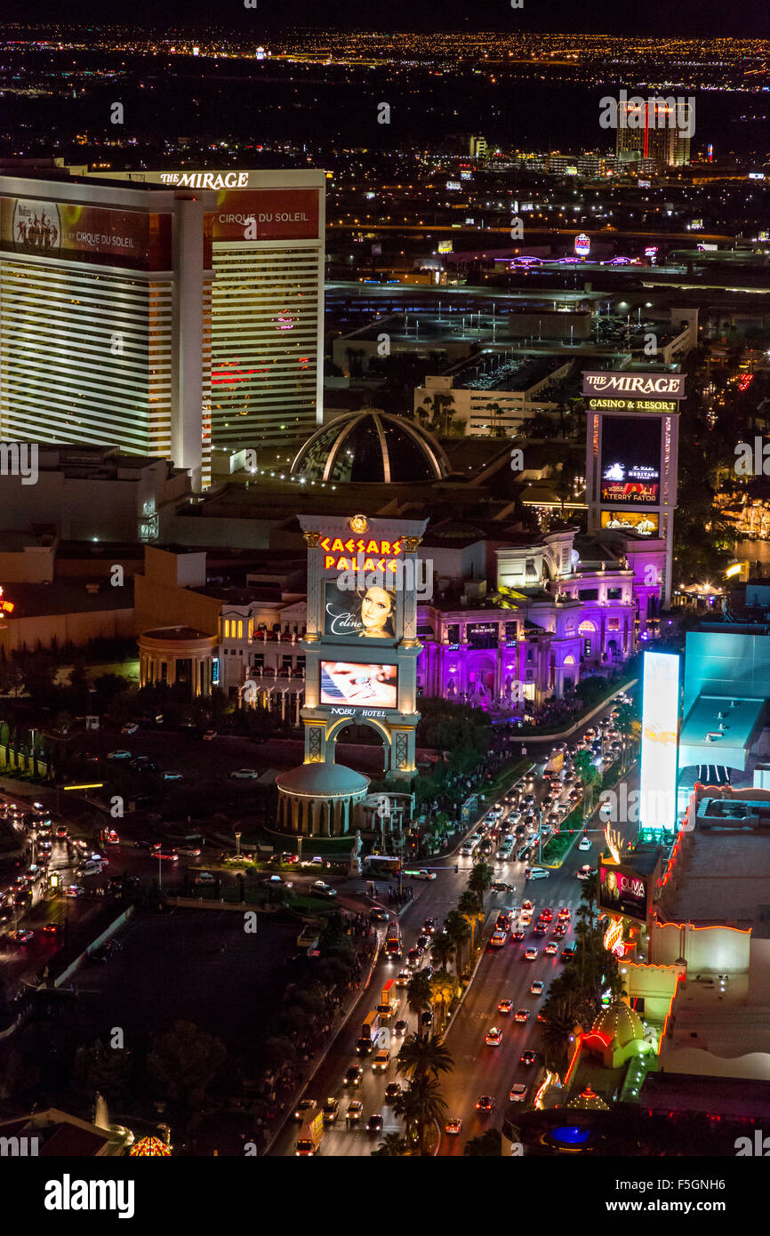 Las Vegas, Nevada in der Nacht vom Eiffel-Turm, Blick nach Norden auf dem Strip. Stockfoto