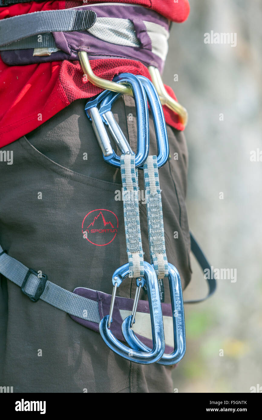 Kletterausrüstung Nahaufnahme man Climber frei klettern die Felswand, Ausrüstung Nahaufnahme, Tschechische Republik Rockclimber Stockfoto