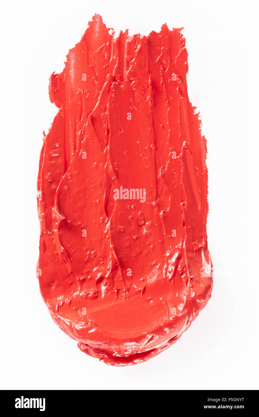 Roter Lippenstift Schlaganfall isoliert auf weiss, Schneidepfad enthalten Stockfoto