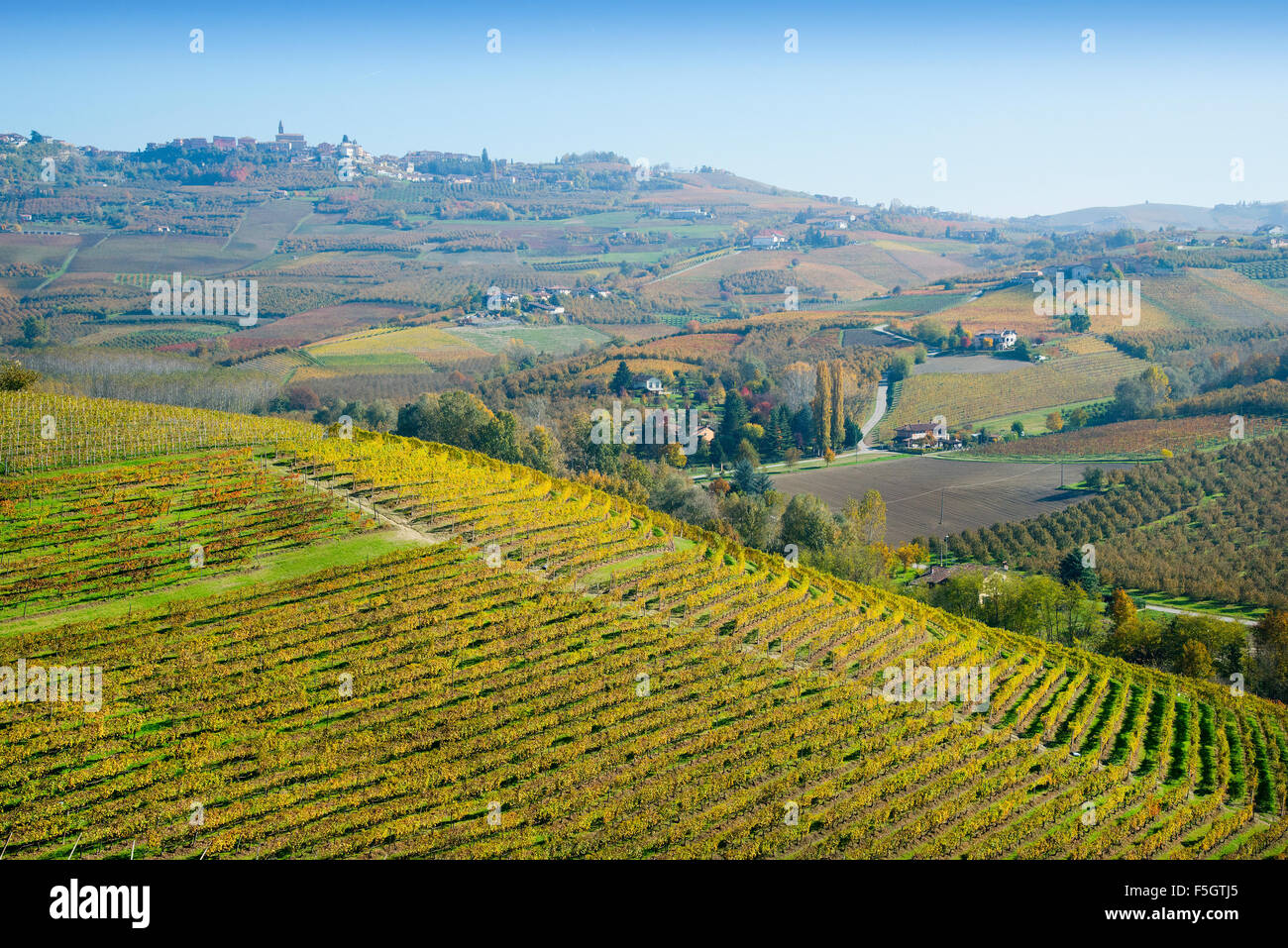 Piemont, Italien, Panorama über die Weinberge des Piemonts: Langhe Roero und Monferrato in die Weltkulturerbeliste der UNESCO. Stockfoto