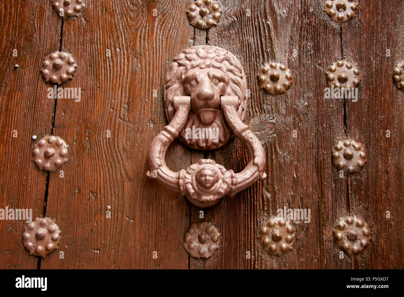 Alte Tür Griff antike Retrostil, Toledo, Spanien Stockfoto