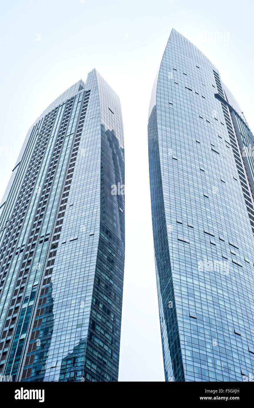 Zwei Business Turm in den Himmel in Singapur Stockfoto