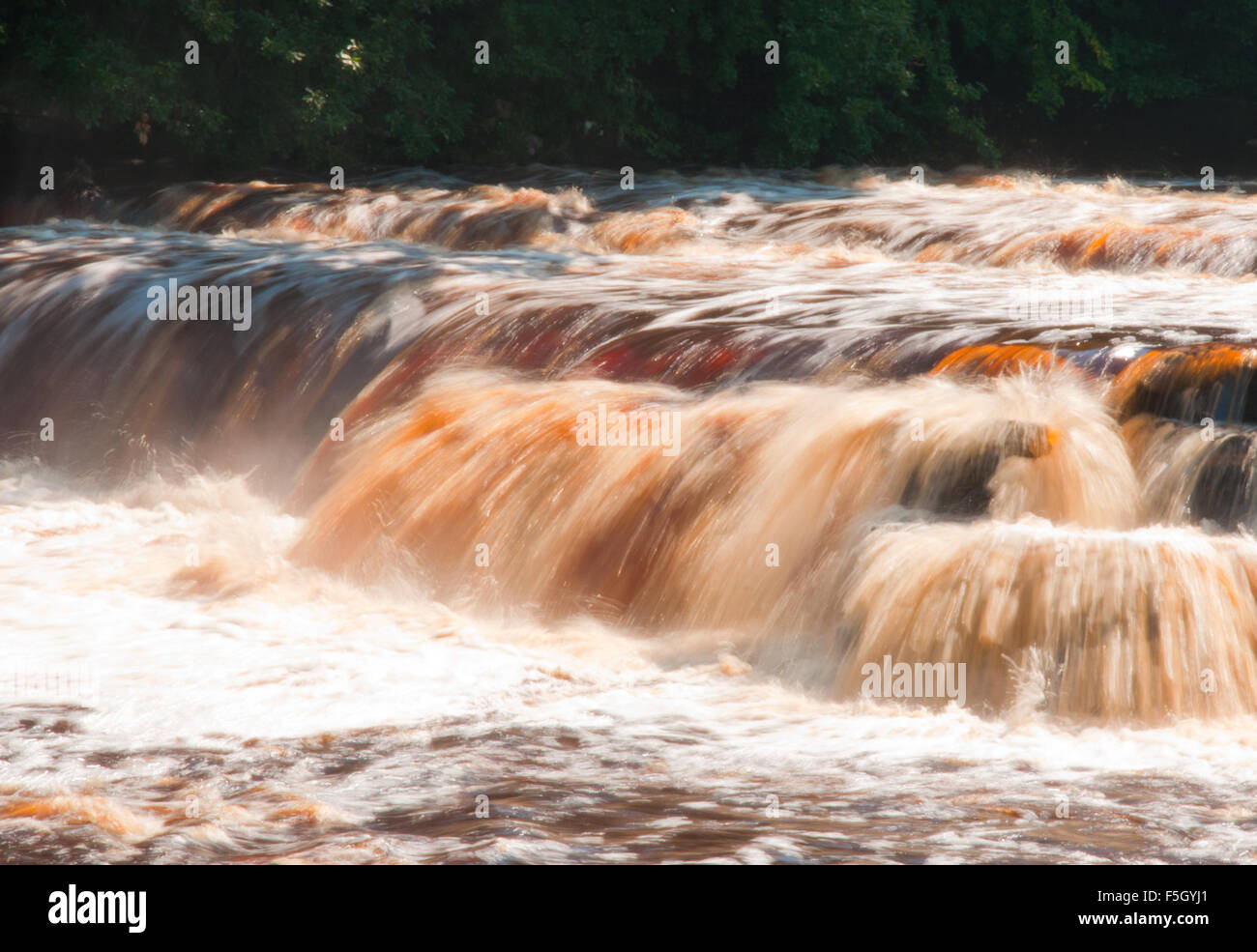 Wasser sprudeln über Richmond fällt, Richmond, Yorkshire Stockfoto