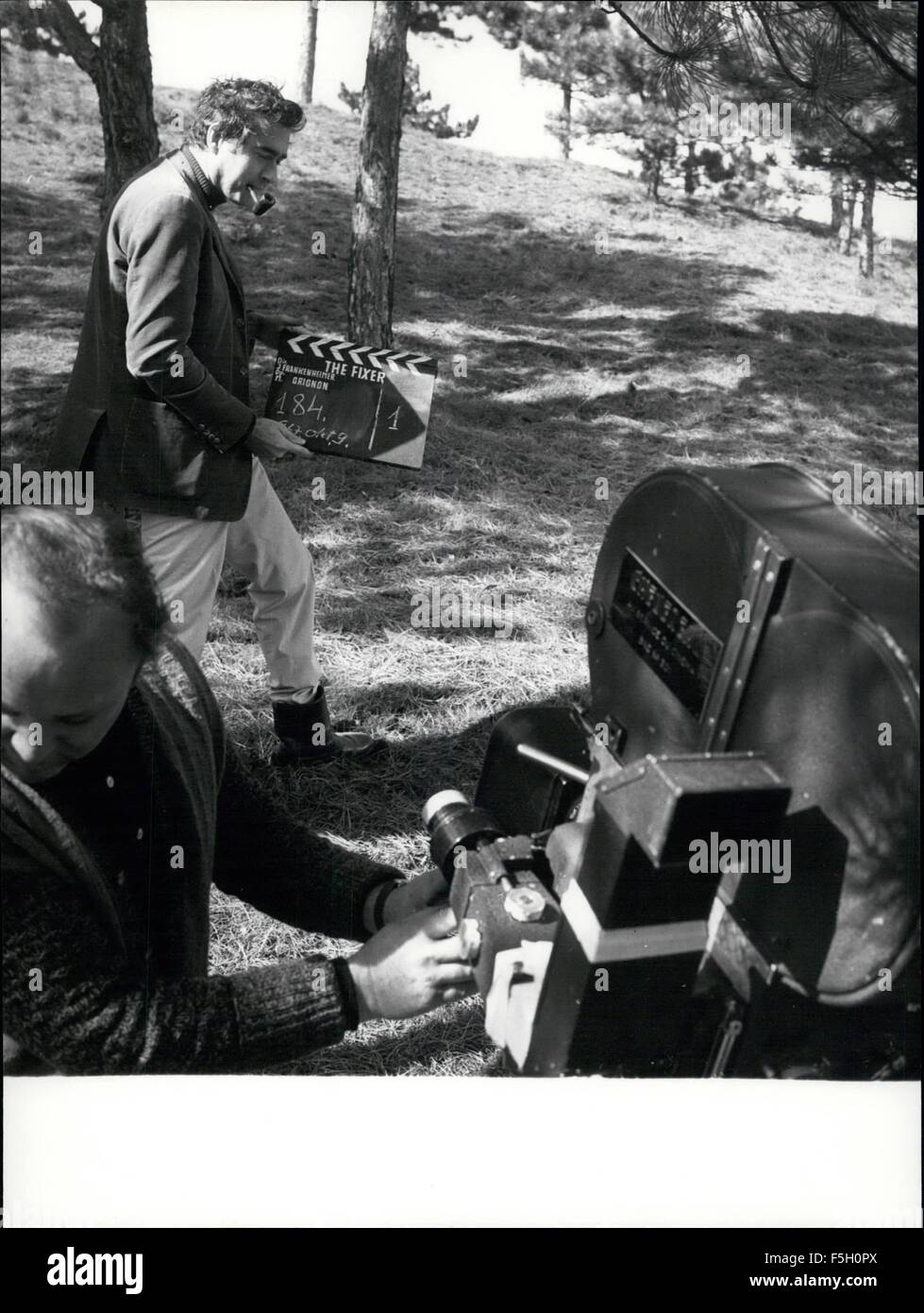 1982 - ein amerikanischer Film ist sein Schuss in Ungarn. Die Lage an der erste großen amerikanischen Film, gedreht in Ungarn, der Metro-Goldwyn-Mayer Gesellschaft '' das Fixiermittel '' vollzog sich in Budapest am 9. Oktober Top amerikanischen Filmemacher John Frankenheimer und Produzent Edward Lewis die Arbeit der amerikanischen britischen Französisch Ungarisch gegossen und Mitarbeiter, die Besetzung leiten von britischen Stars Carol White und Alan Bates geleitet wird arbeiten , Amerikanischen Stars Elizabeth Hartman und Jack Gilford. Andere Namen der Sterne sind die britischen Dirk Bogarde, der Royal Shakespeare Company David Warner und Ian Holm, der Amerikaner David Opat Stockfoto