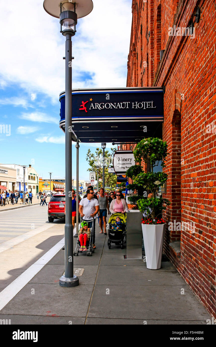 Das Argonaut 4-Sterne Hotel Overhead Schild an der Jefferson Street in San Francisco Stockfoto