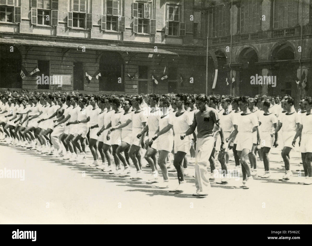 Parade der 1930er jahre -Fotos und -Bildmaterial in hoher Auflösung – Alamy