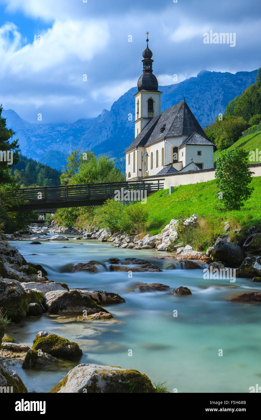 Die Kirche St. Sebastian in Ramsau bei Berchtesgaden, Bayern, Deutschland. Stockfoto