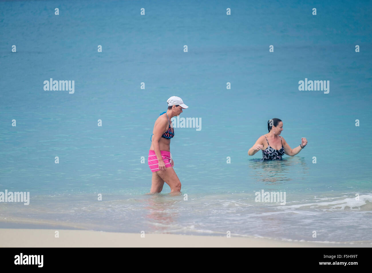 zwei kaukasischen Frauen genießen Sie die Karibik auf St. Croix, amerikanische VI. Stockfoto
