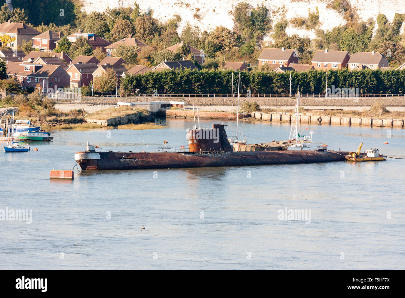 Rochester. Rostenden russischen U-Boot, U-475 Schwarze Witwe, eine sowjetische Projekt 641 Klasse, oder die NATO Name, Foxtrott, in den Fluss Medway vertäut. Stockfoto