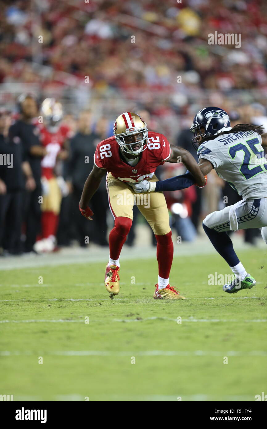 Santa Clara, CA. 22. Oktober 2015. Seattle Cornerback Richard Sherman und Torrey Smith Schlacht während der Aktion in einem NFL-Spiel gegen die San Francisco 49ers im Levi's-Stadion in Santa Clara, Kalifornien. Die Seahawks gewannen 20-3. Daniel Gluskoter/CSM/Alamy Live-Nachrichten Stockfoto