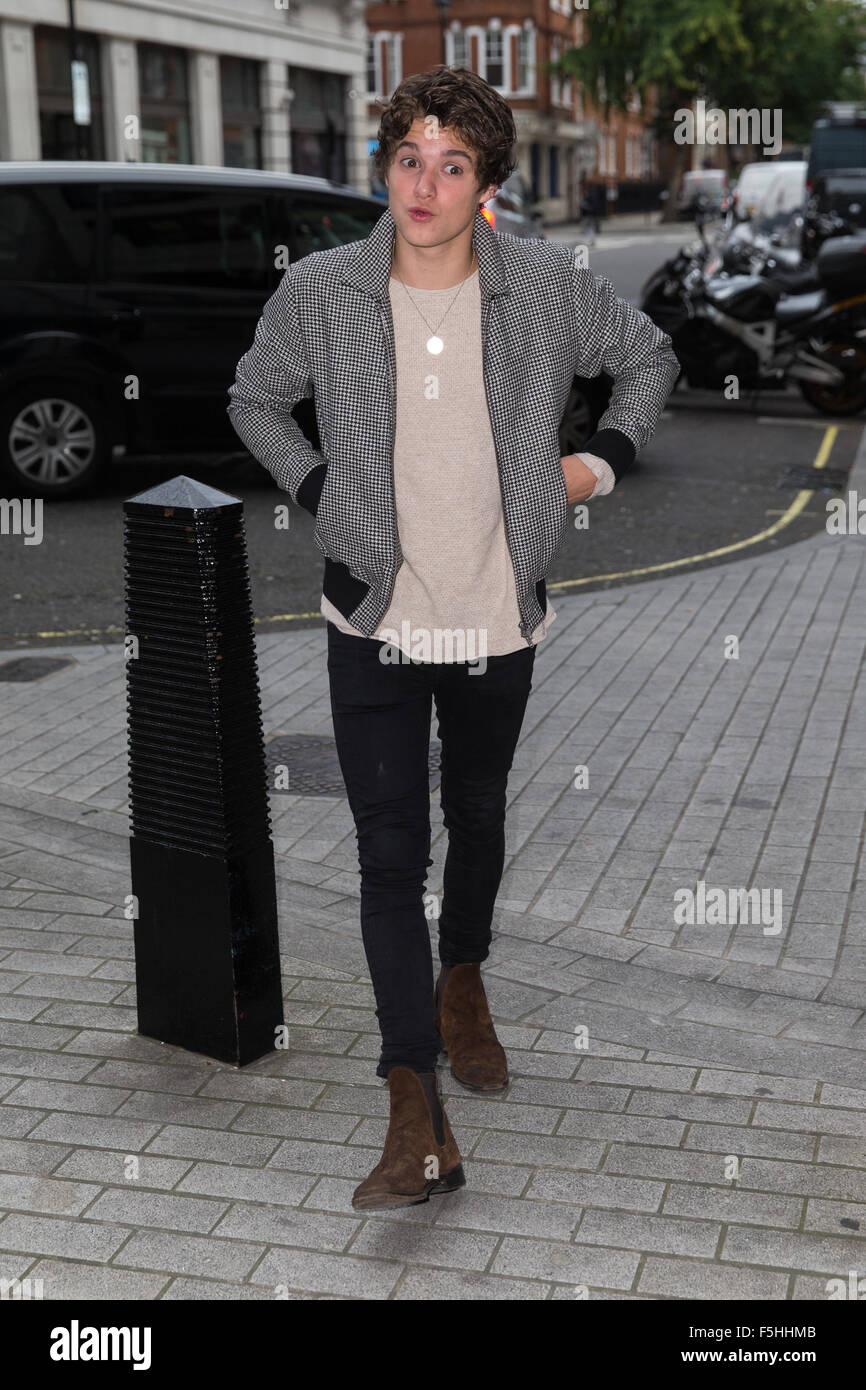 The Vamps Bradley Simpson Fotos Und Bildmaterial In Hoher Auflosung Alamy