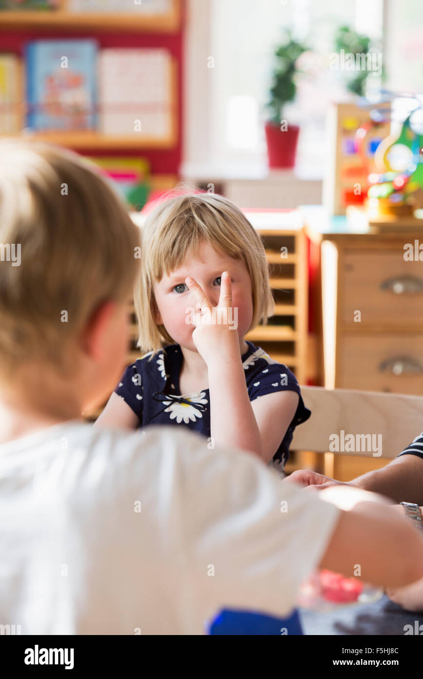 Schweden, Kinder spielen im kindergarten Stockfoto