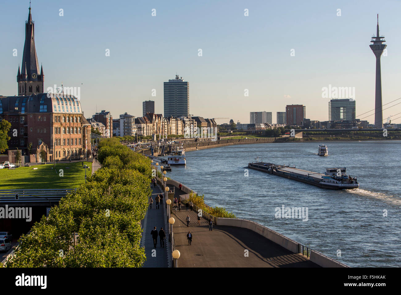 Stadt Düsseldorf, Rhein, Altstadt, Uferpromenade, Übersicht, Skyline ...