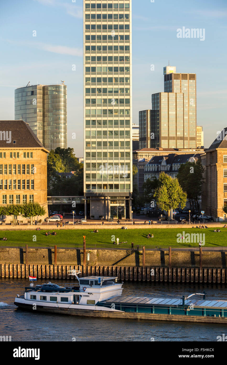 Stadt Düsseldorf, Rhein, Promenade, Altstadt, Skyline, Stockfoto