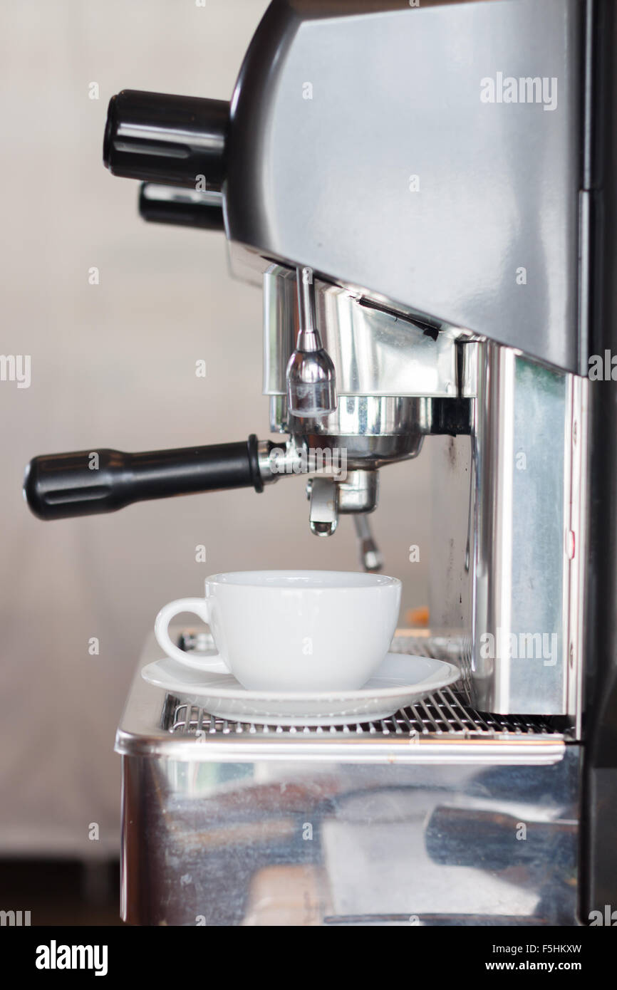 Kaffeetasse mit Espresso-Maschine, Fotoarchiv Stockfoto