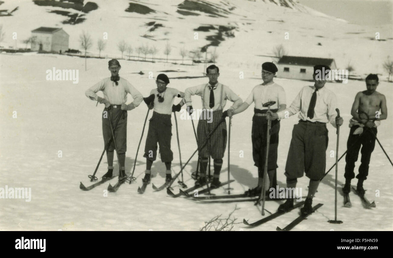 Gruppe von Skifahrern Amateuren, Italien Stockfoto