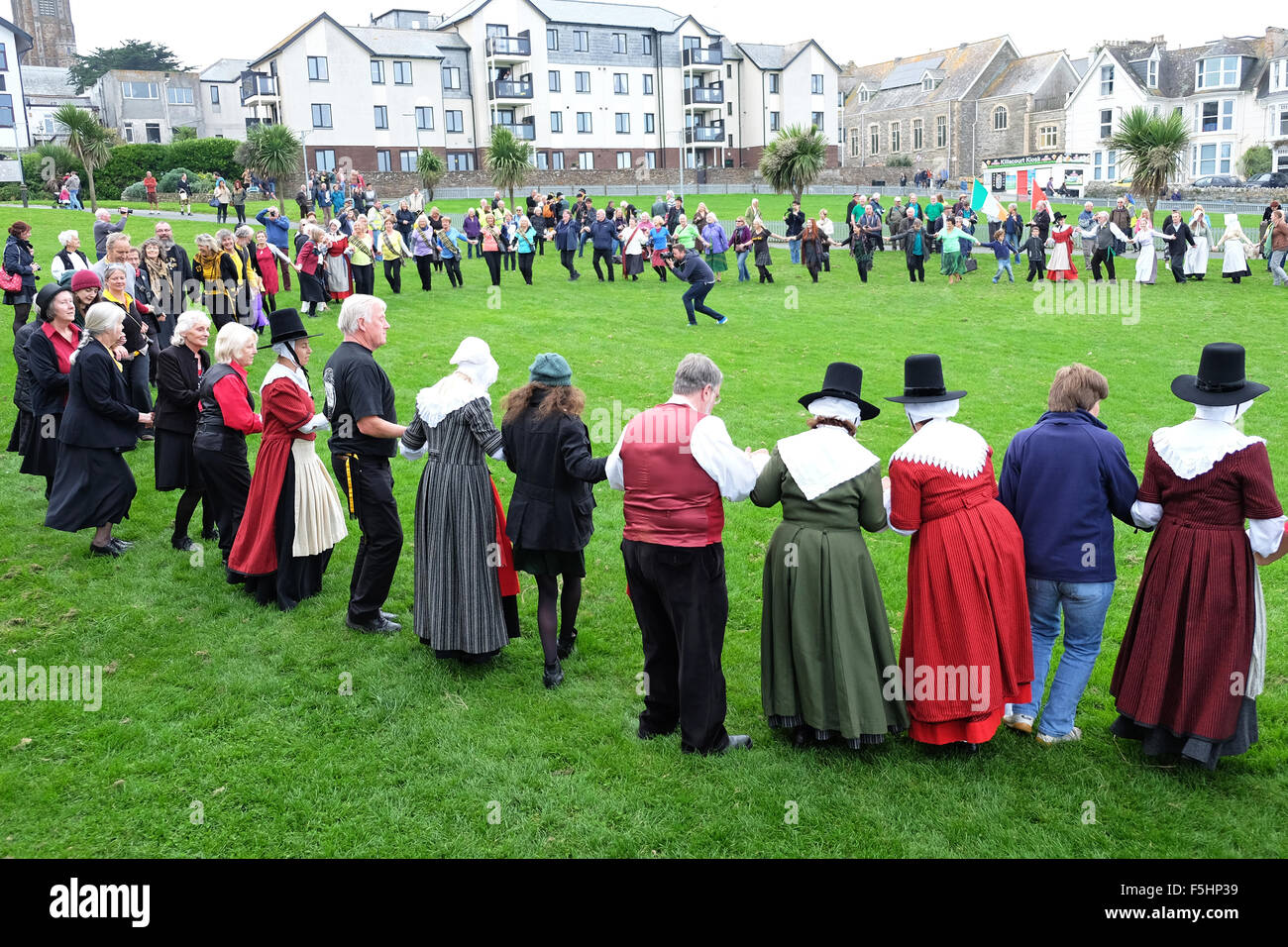 Ceilidh tanzen auf einem keltischen Festival statt in Newquay, Cornwall, UK Stockfoto