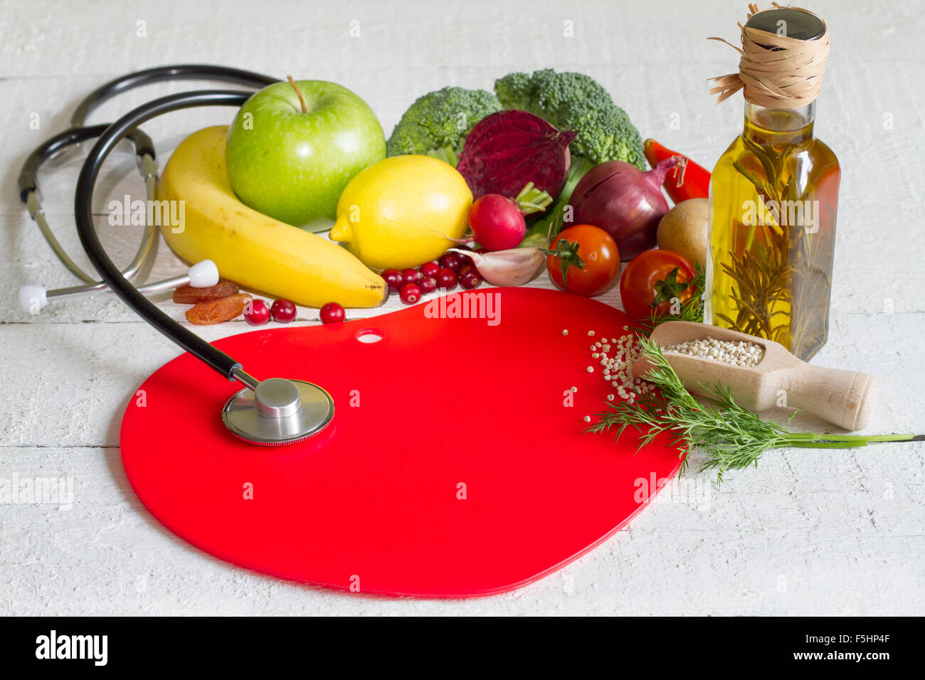 Gesunde Ernährung im Herzschild des gesunden Lifestyle-Konzept Stockfoto