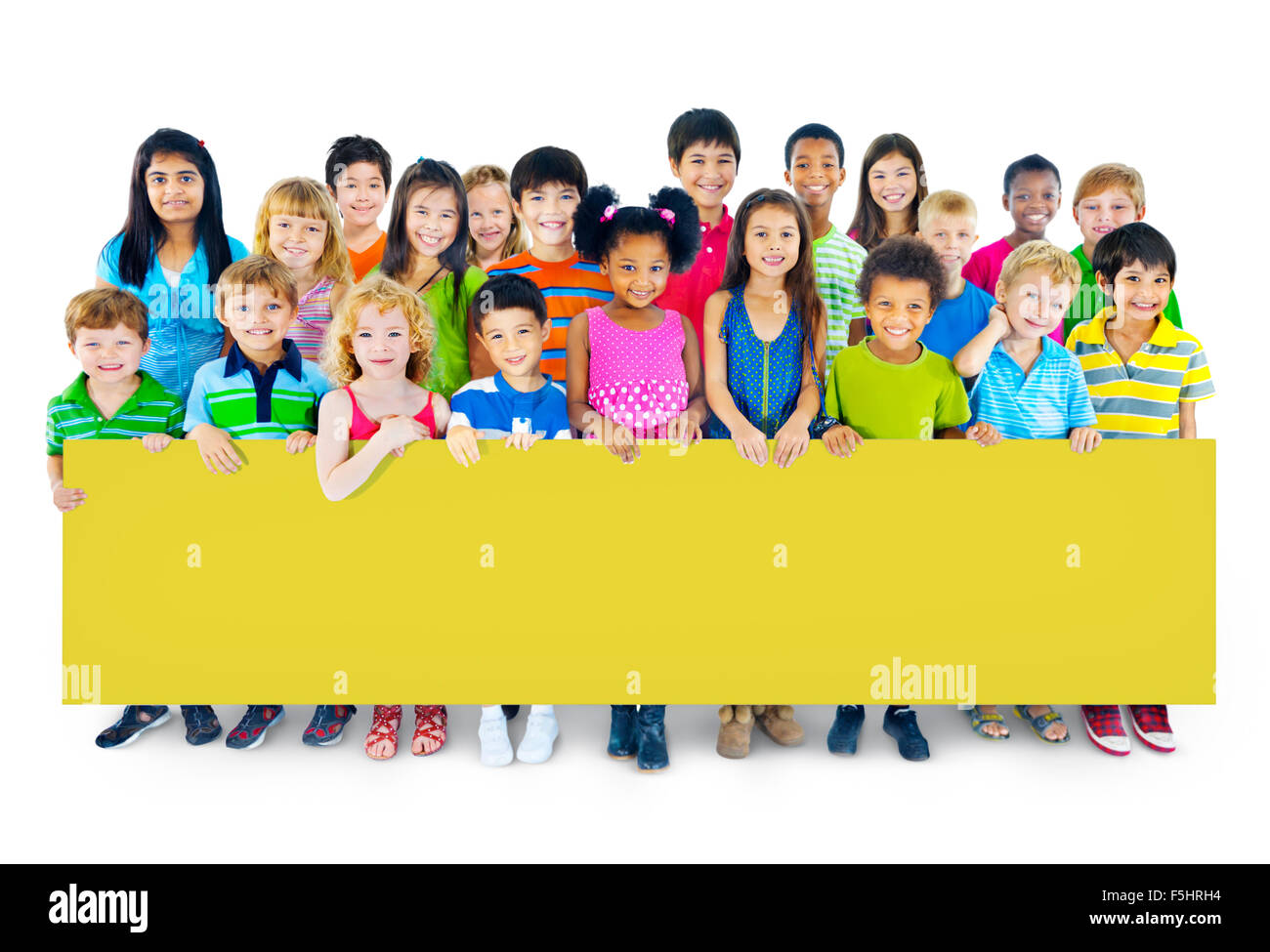 Multi-ethnischen Gruppe von Kindern mit leeren Plakatwand Stockfoto