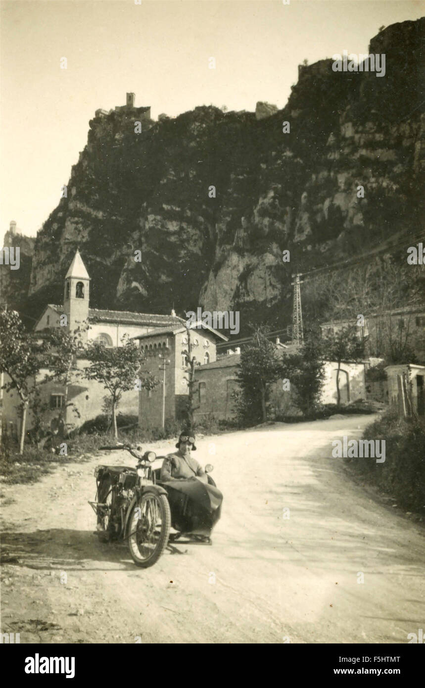 Motorrad mit Beiwagen auf der Straße von San Marino, Italien Stockfoto