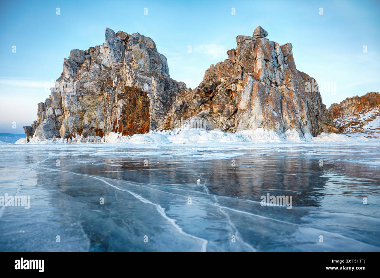 Mount Schamanka oder Kap Burchan am sibirischen Baikalsee im winter Stockfoto