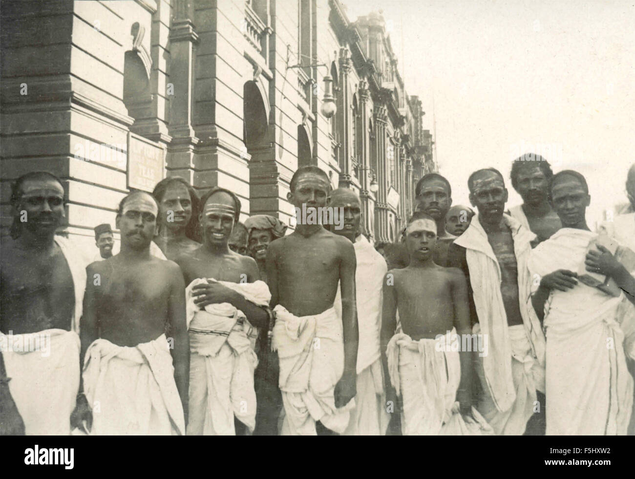 Gruppe der Indianer gekleidet in weißen Turbanen, Indien Stockfoto