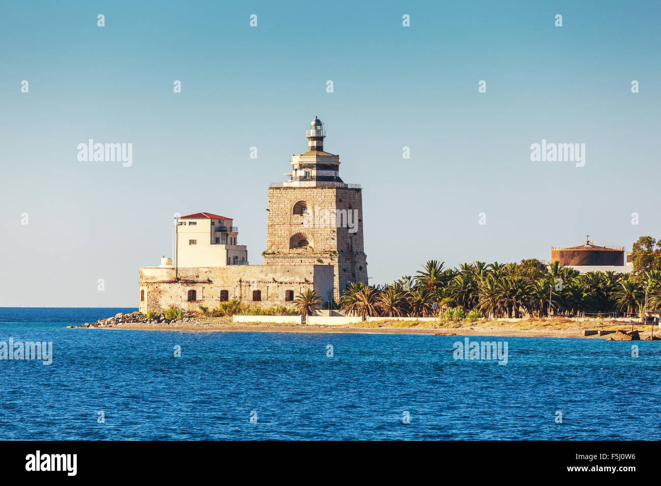 Italien, Sizilien, Messina, Leuchtturm auf der Antrance des Hafens Stockfoto