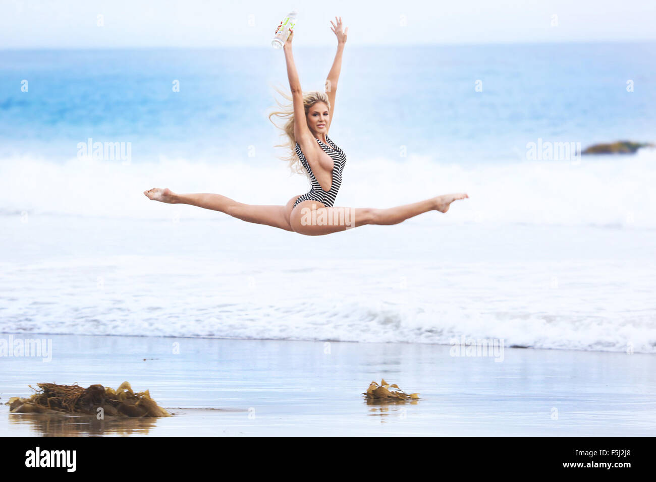 Miss Playboy Südafrikas Mai 2015, Daisy Lea zeigt sich ihre sportlichen Fähigkeiten bei einem Fotoshooting für 138 Wasser Malibu mit: Daisy Lea wo: Malibu, Kalifornien, USA bei: 17. Januar 2015 Stockfoto