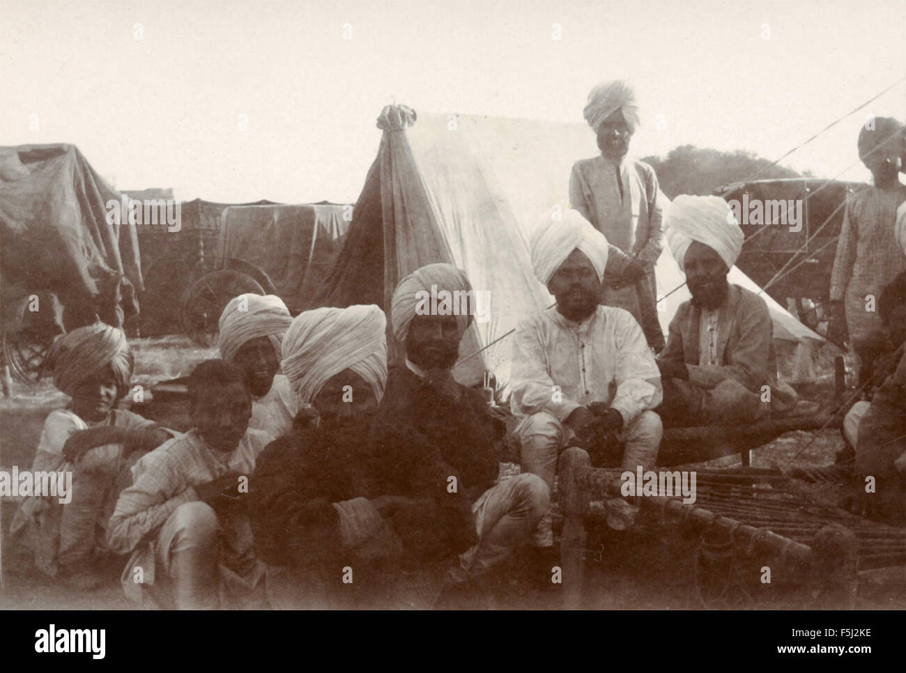 Unomini Gruppe von Kindern in einem Lager, Indien Stockfoto