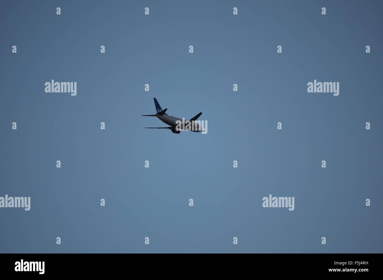 SAS Scandinavian Airlines Flugzeug nehmen ab am blauen Himmel Stockfoto
