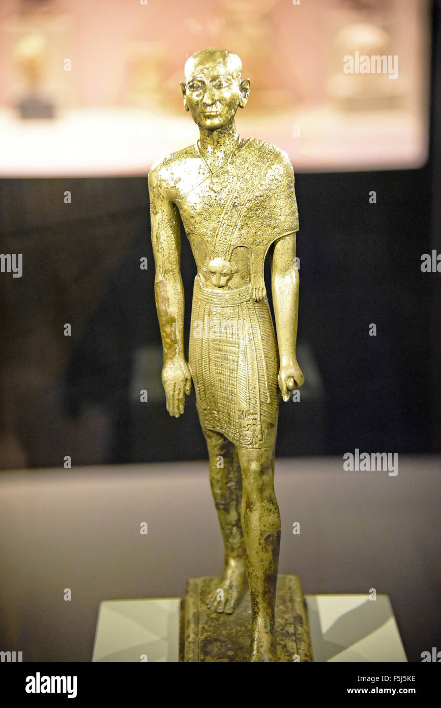 Das archäologische Museum von Ephesus (Türkisch: Efes Müzesi) Selçuk in der Nähe von İzmir, Türkei. Statuette des ägyptischen Priesters c588-534 BC. Stockfoto