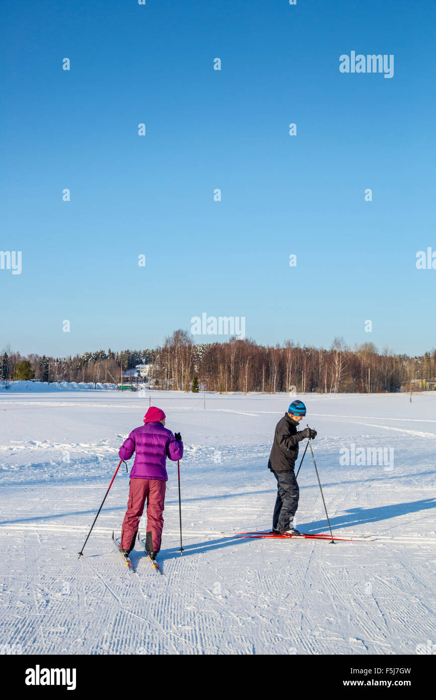 Weibliche Bewegung im Freien bei Kälte im winter Stockfoto