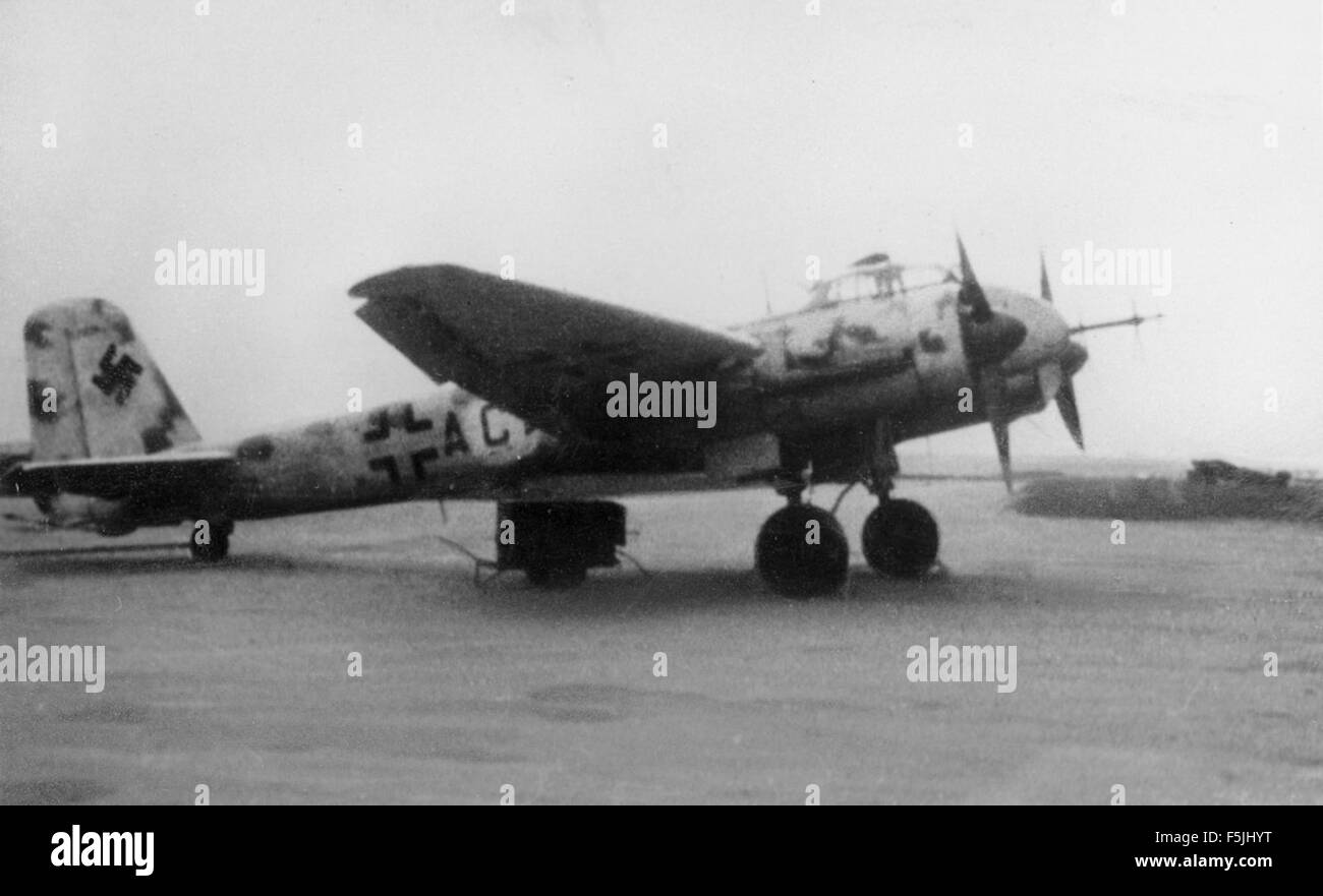 Ein Foto aus der Nowarra-Sammlung, das die Junkers Ju 88G-6 zeigt, ein Nachtjäger, das während des Zweiten Weltkriegs eingesetzt wurde. Es war mit fortschrittlichem Radar ausgestattet und mit leistungsstarken Waffen für Nachtkämpfe bewaffnet. Stockfoto