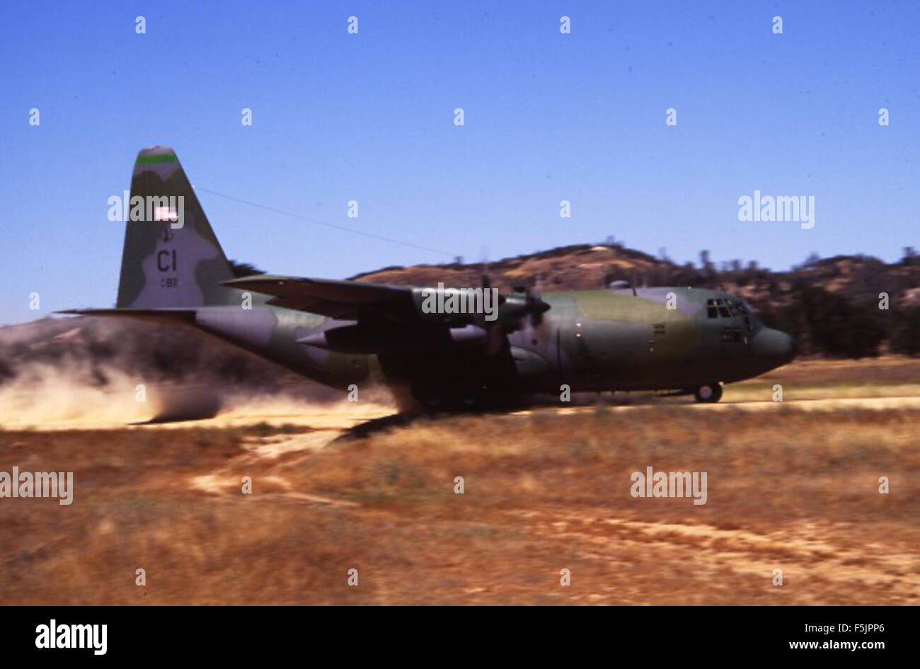 Dieses Bild ist Teil der Rene Francillon Slide Collection, einer Sammlung von Fotografien, die die Geschichte der Luftfahrt dokumentieren. Die Sammlung umfasst verschiedene Flugzeugbilder, wobei der Schwerpunkt auf wichtigen Flugzeugmodellen und Flugmeilensteinen liegt. Stockfoto