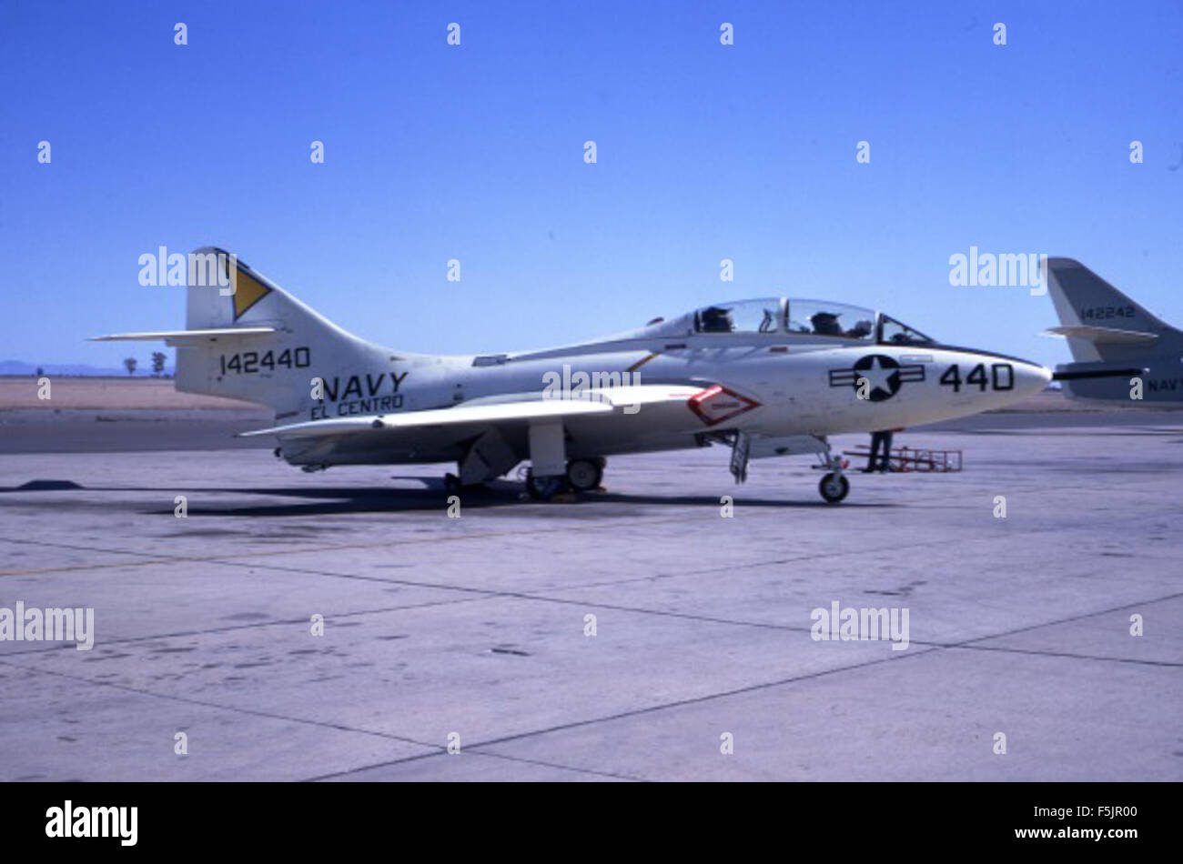 Dieses Bild aus der *Rene Francillon Slide Collection* bietet einen Einblick in die Geschichte der Luftfahrt und zeigt wahrscheinlich Vintage-Flugzeuge oder wichtige Momente in der Luftfahrt, die die Entwicklung des Luftverkehrs verdeutlichen. Stockfoto