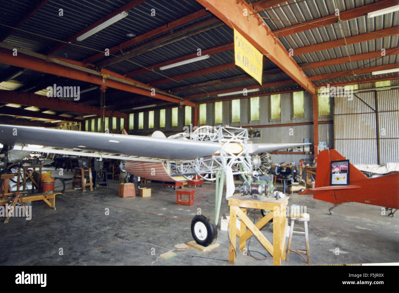 Eine Nachbildung des Laird-Turner Meteor, eines Flugzeugs aus dem frühen 20. Jahrhundert, das für seine historische Bedeutung in der Entwicklung der Luftfahrttechnologie bekannt ist. Das Design des Meteor spiegelt die damaligen technischen Trends wider und bietet einen Einblick in die frühe Flugtechnik. Stockfoto