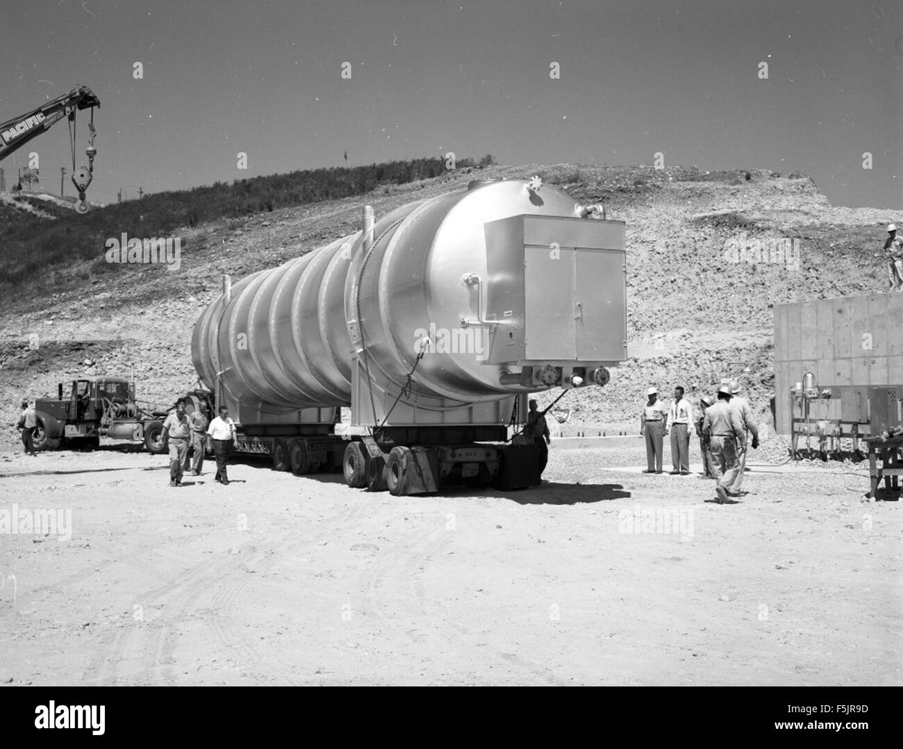 Der Sycamore Canyon Flüssigwasserstoff-Vorratsbehälter ist für die sichere Speicherung von flüssigem Wasserstoff ausgelegt. Sie ist Teil der kritischen Infrastruktur für die Energiespeicherung und unterstützt die Erforschung alternativer Energiequellen, insbesondere bei der Entwicklung der Wasserstofftechnologie. Stockfoto