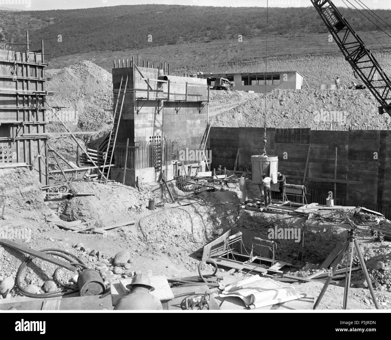 Die Abbildung zeigt den Baufortschritt des Sycamore Canyon Model 7 und zeigt die Entwicklung der Infrastruktur in dieser Region. Das Foto zeigt die laufenden Arbeiten im Sycamore Canyon und betont die S-2-Bauphase. Stockfoto
