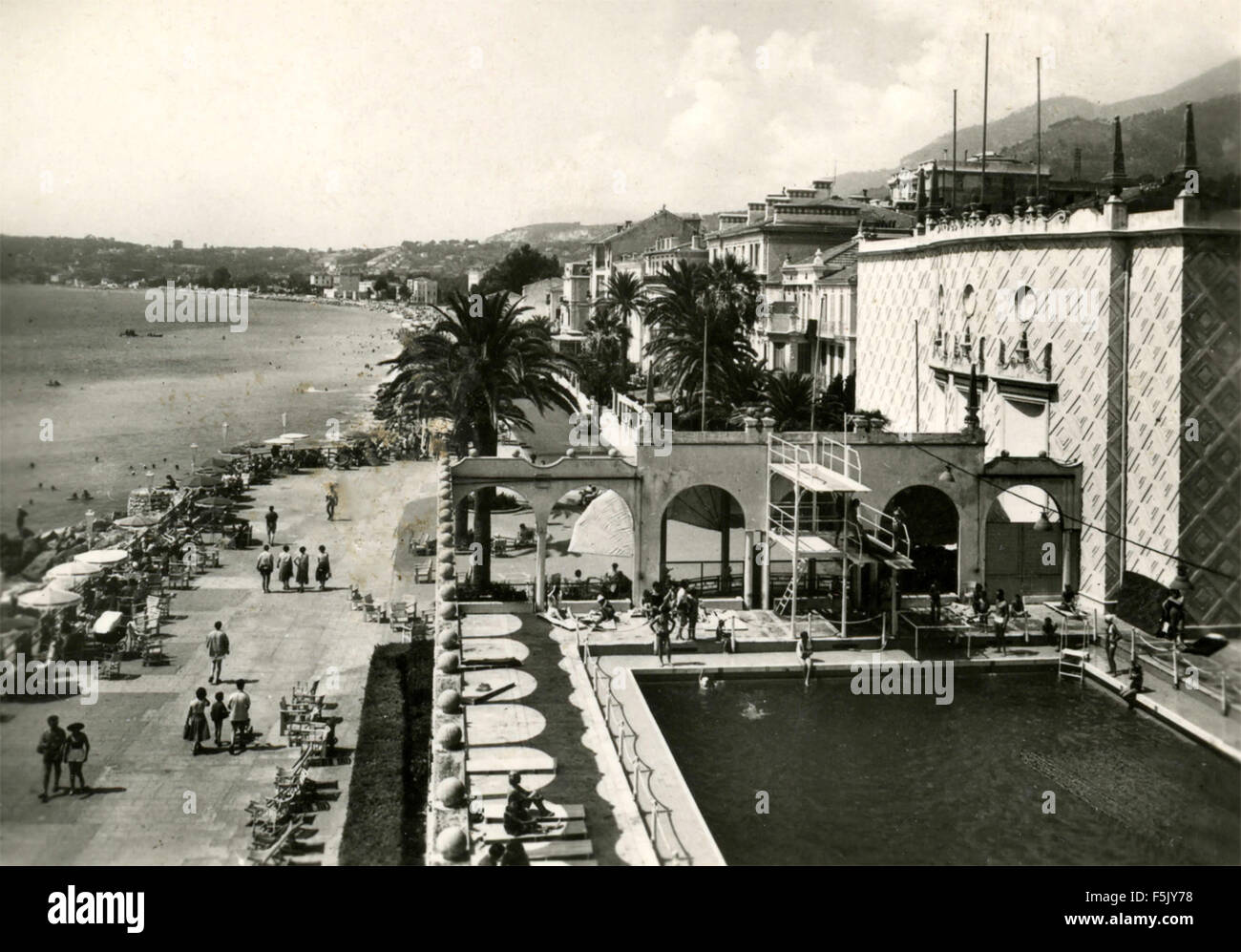 Die Promenade mit dem Casino und dem Pool, Menton, Frankreich Stockfoto