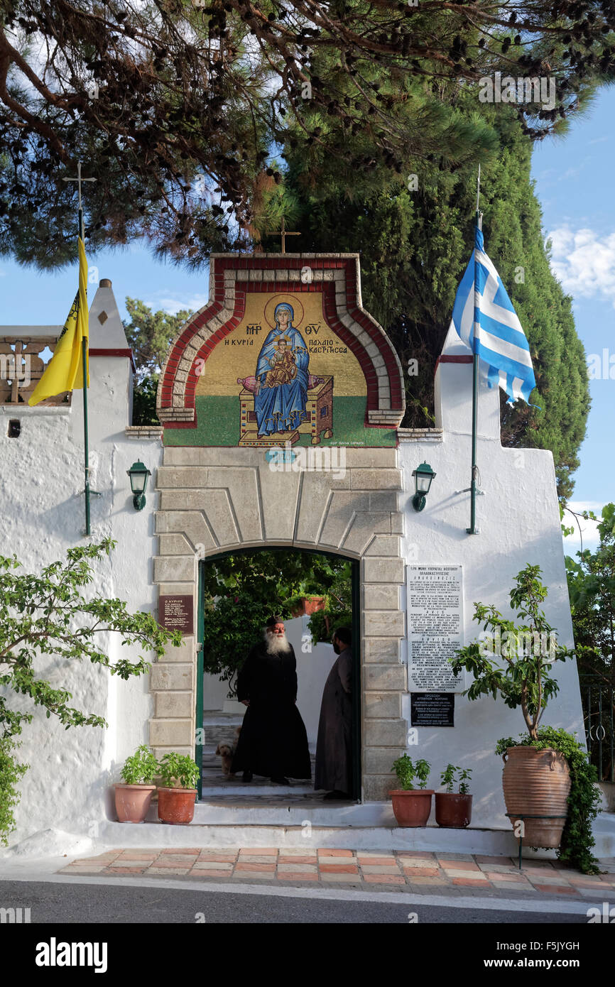 Eingang zum Kloster von Panagia Theotokos Tis Paleokastritsas oder Panagia Theotokos, Mönche, Paleokastritsa, Corfu Stockfoto